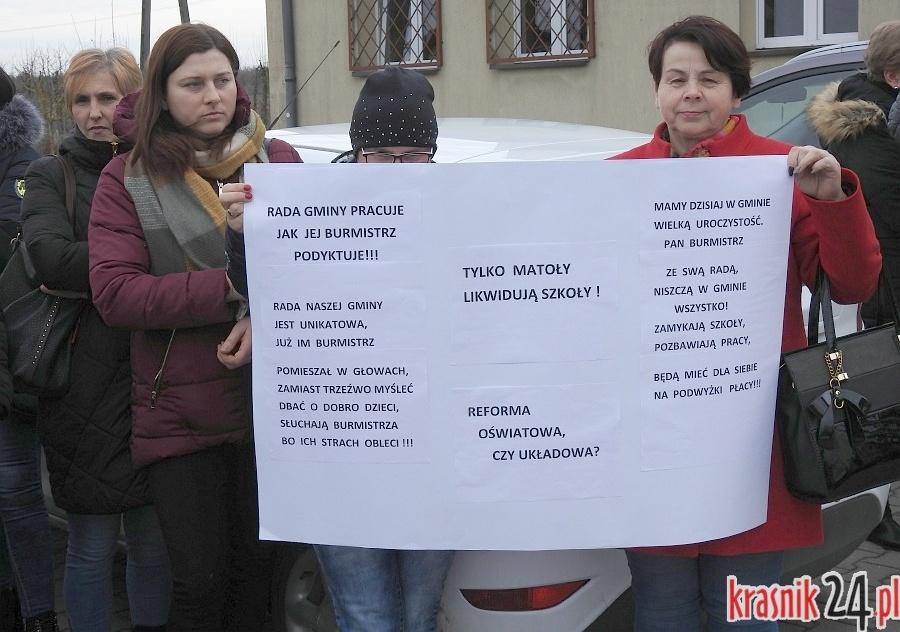 Protest rodziców w Bobach Kolonii