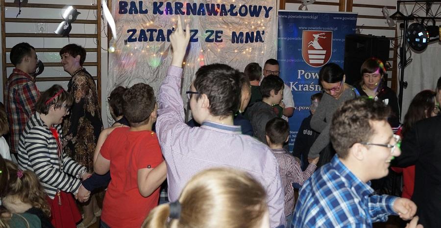 Integrowali się podczas balu karnawałowego