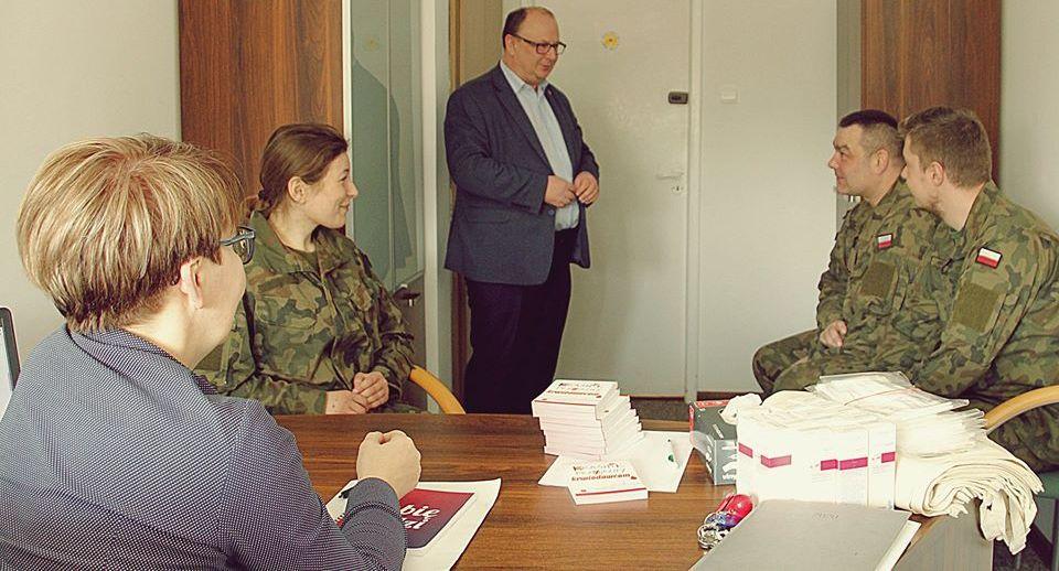Pierwsi seniorzy już dziś dostaną pomoc w ramach akcji samorządu i 2. LBOT