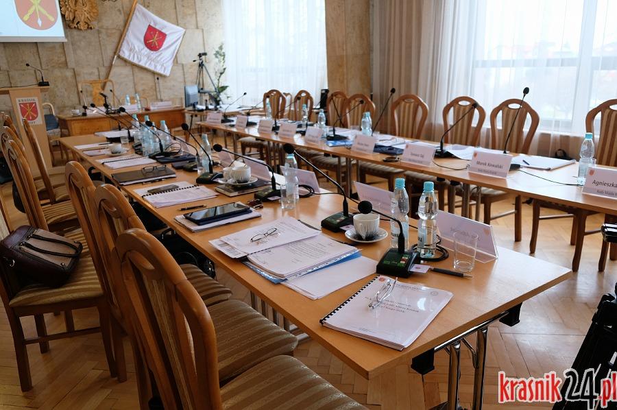 Nadzwyczajnie i bez gości. W piątek na sesji spotkają się miejscy radni, w przyszłym tygodniu powiatowi