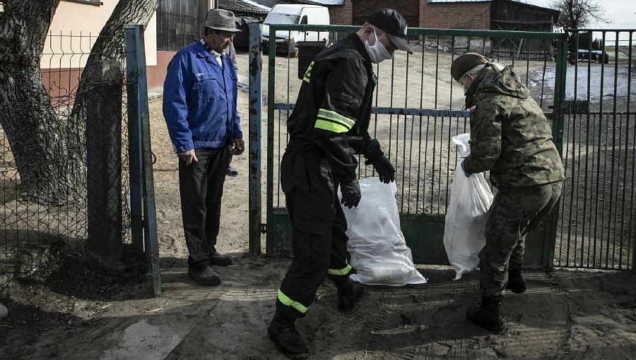 Żołnierze OT pomogli dostarczyć żywność mieszkańcom gminy Annopol