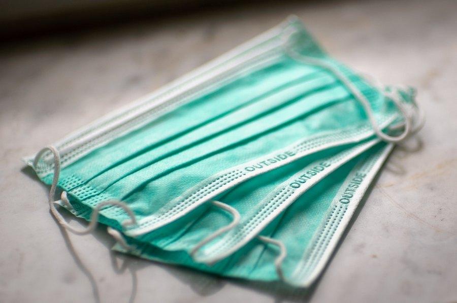 Wsparcie dla szpitala: Przybędzie dwa nowe respiratory, firmy kupują środki ochrony