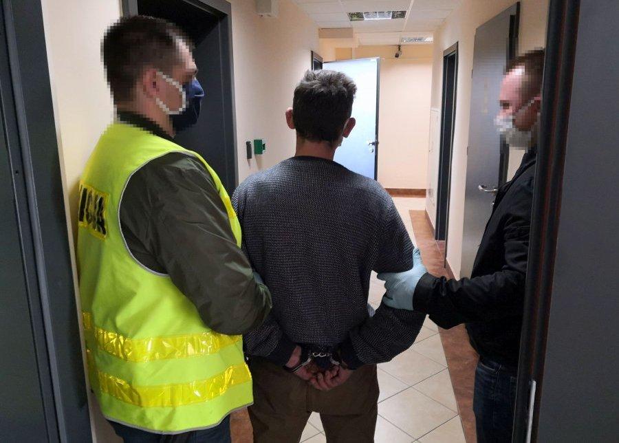 44-latek włamał się do kiosku z pieczywem. Zabrał z niego gotówkę