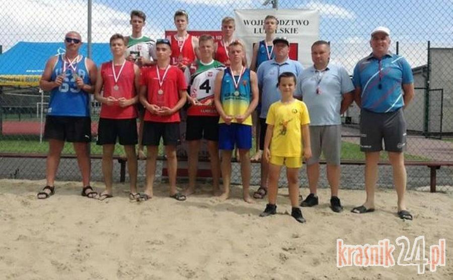 Plażówka. Złoto i brąz kraśnickich siatkarzy w MW kadetów