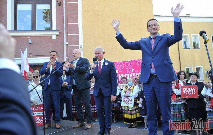 Mateusz Morawiecki w Kraśniku. Wręczył promesy samorządowcom, zachęcał do głosowania na Andrzeja Dudę