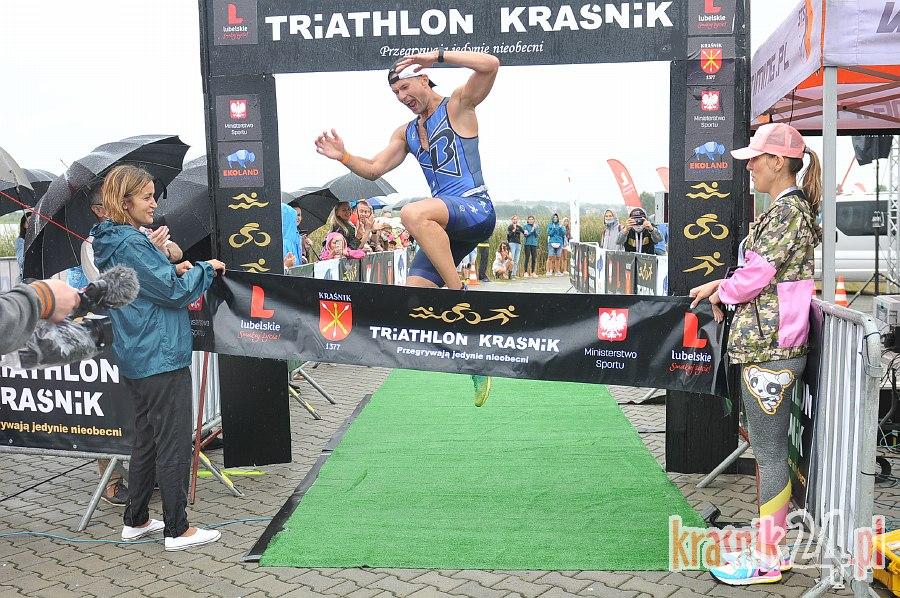 Maciej Brzyski i Michał Małek najlepsi w deszczowym kraśnickim Triathlonie