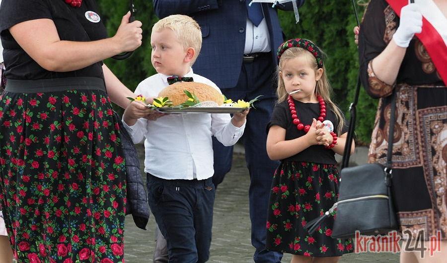 Covidowie świętowanie lokalnych dożynek