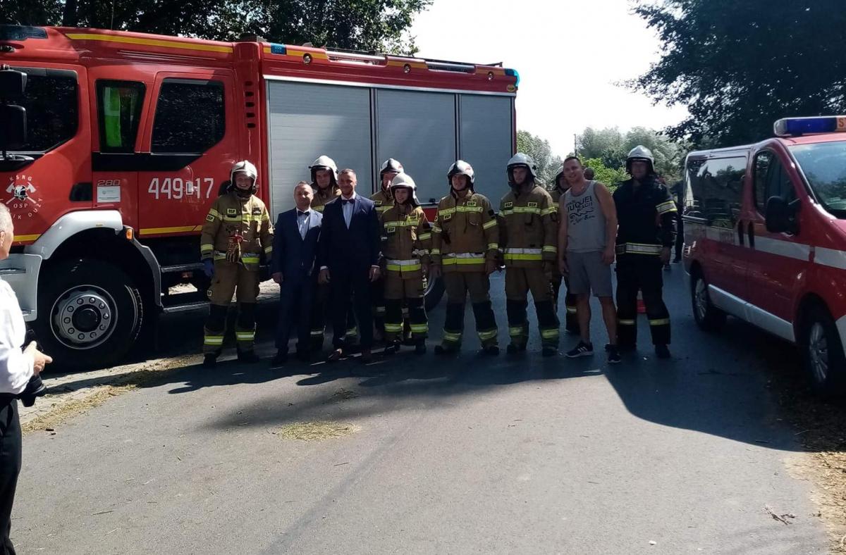 Strażak z Liśnika Dużego podczas swojego wesela, razem z kolegami, ruszył gasić pożar