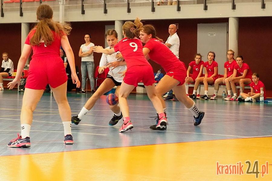 Piłka ręczna. Derby młodziczek na początek
