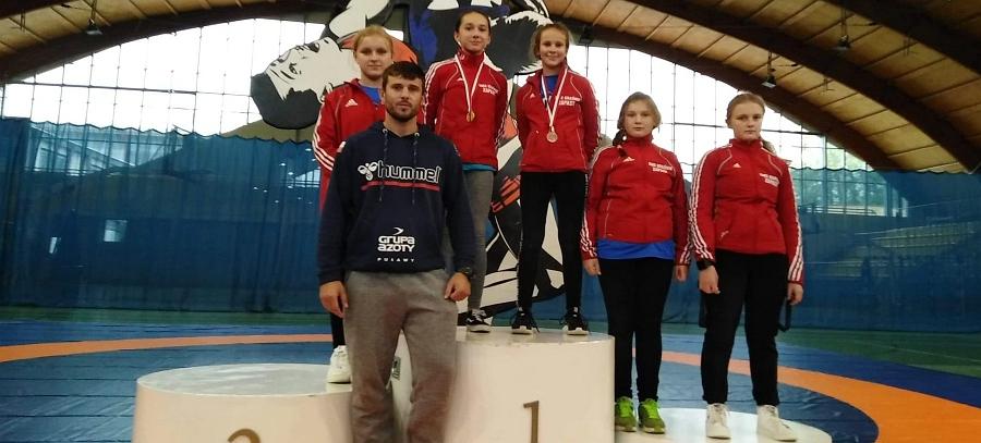 Dwa medale młodziczek LUKS Suples na zawodach w Zgierzu