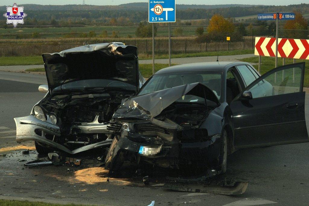 Wypadek na skrzyżowaniu z promilami w tle