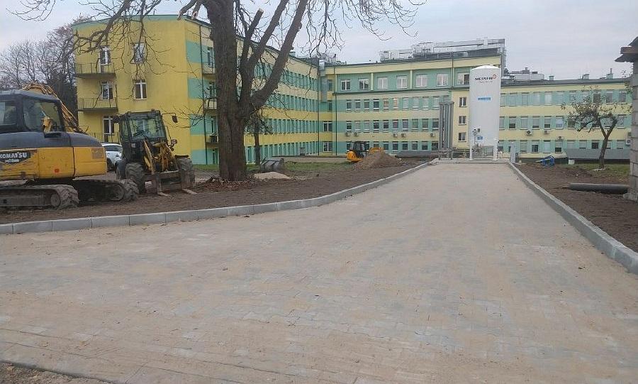 Przy kraśnickim Szpitalu Powiatowym stanął zbiornik na tlen medyczny