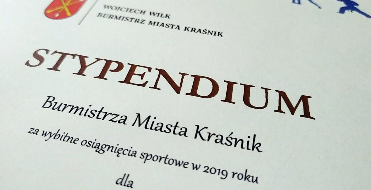 Burmistrz Wojciech Wilk nagrodził utalentowanych zawodników i trenerów