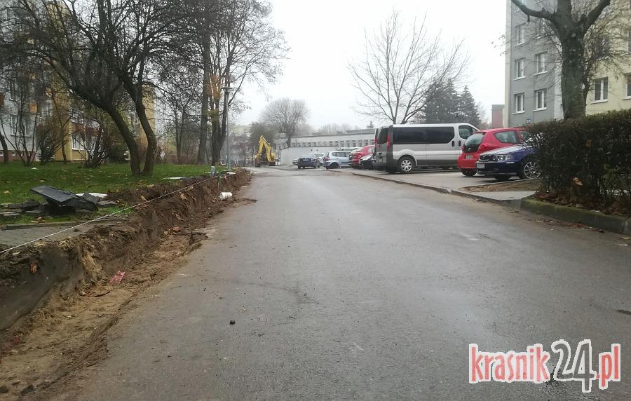 Spółdzielnia zbudowała parking, miasto remontuje drogę