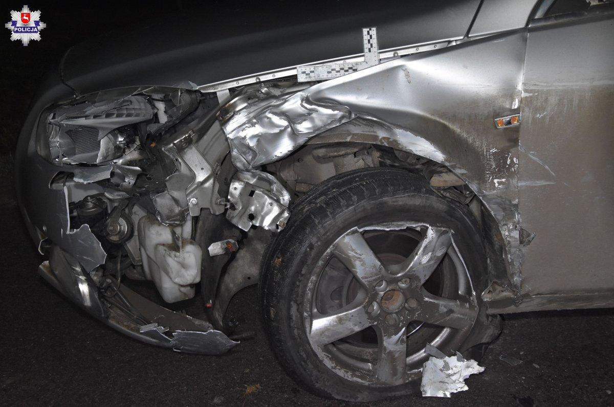 Wyprzedzał, doprowadził inne auto do dachowania i uciekł