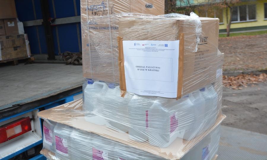 Kolejna partia środków ochrony osobistej i sprzętu trafiła z Urzędu Marszałkowskiego do kraśnickich placówek
