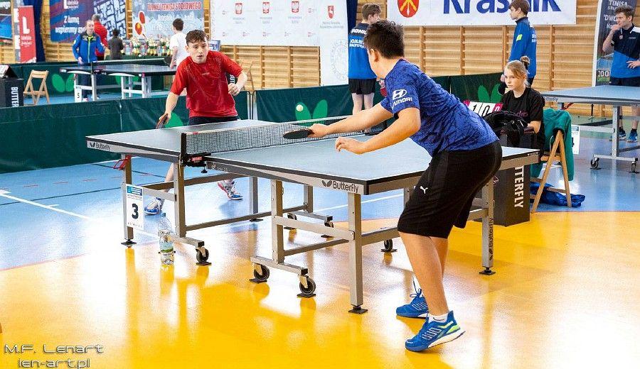 Przedświąteczny weekend przy stołach tenisowych