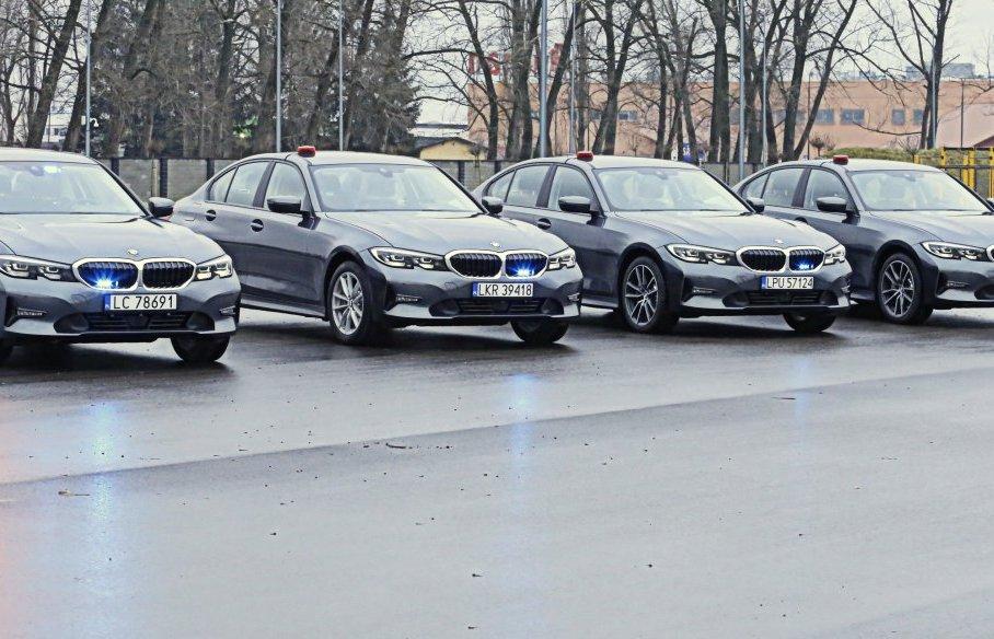 Nowy nieoznakowany radiowóz na drogach naszego powiatu. Zakup wsparły samorządy