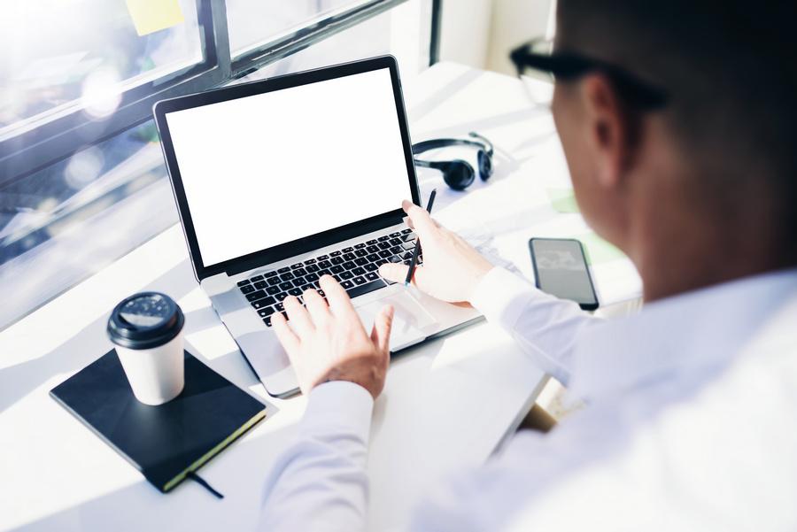 Laptop biznesowy, gamingowy, hybrydowy – jakie są różnice?