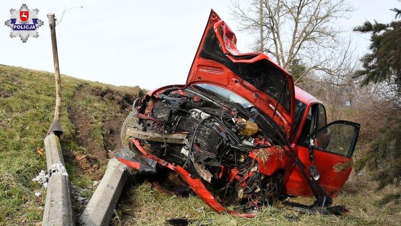 Skasował skrzynkę, betonową latarnię. Zatrzymał się dopiero w rowie