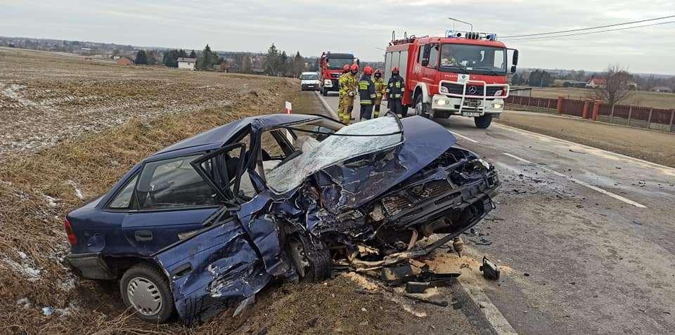 Tragiczny wypadek na drodze wojewódzkiej. Jeden z kierowców nie przeżył