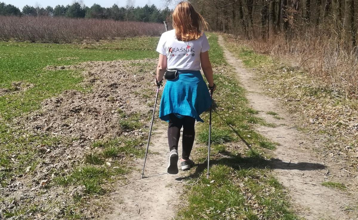 Maszerujemy z kijami. Zapraszamy na zajęcia nordic walking!
