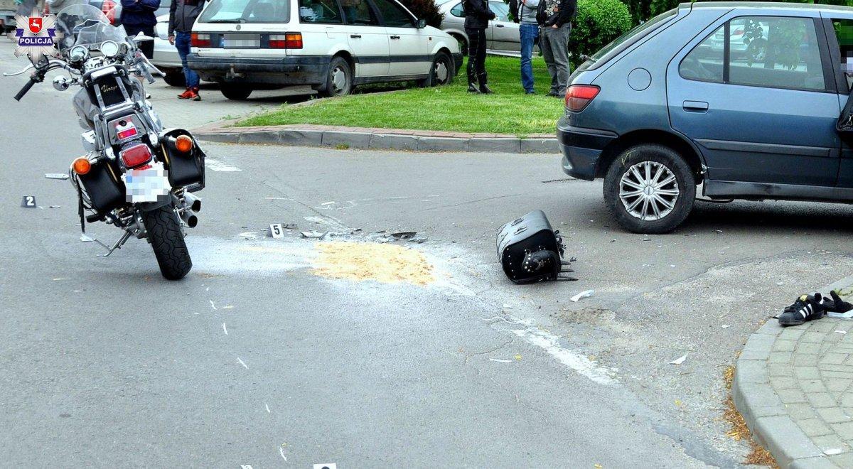 Skręcał w lewo, uderzył w motocykl