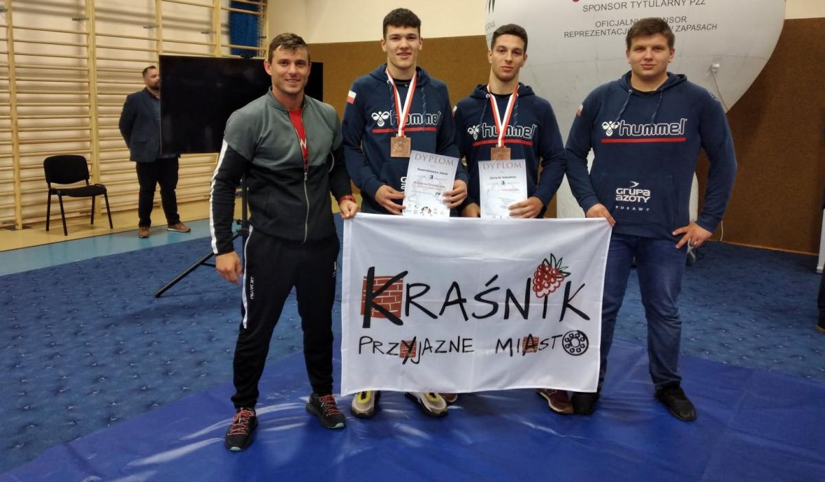 Zapasy. Dwornikiewicz i Zarzycki (LUKS Suples) z brązowymi medalami MP Juniorów