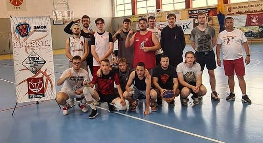 Zagrali w koszykarskie deble