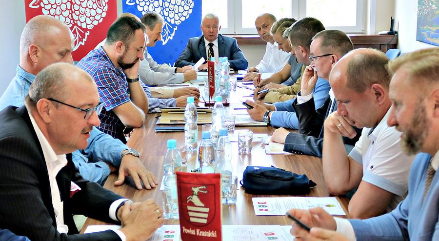 Powiat. Chcą remontować drogi z funduszy Polskiego Ładu