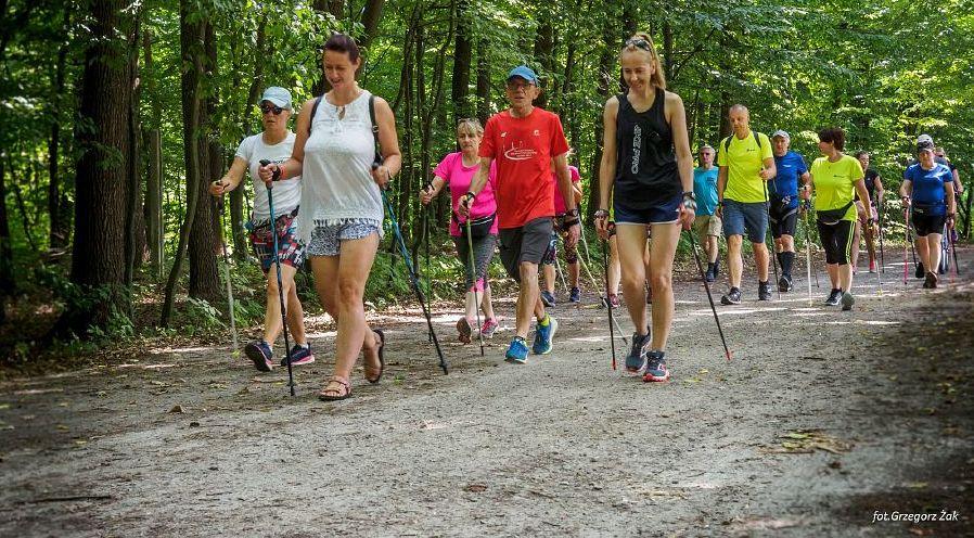 Sobota z nordic walkingiem w Kraśniku. Blisko 70 uczestników rajdu