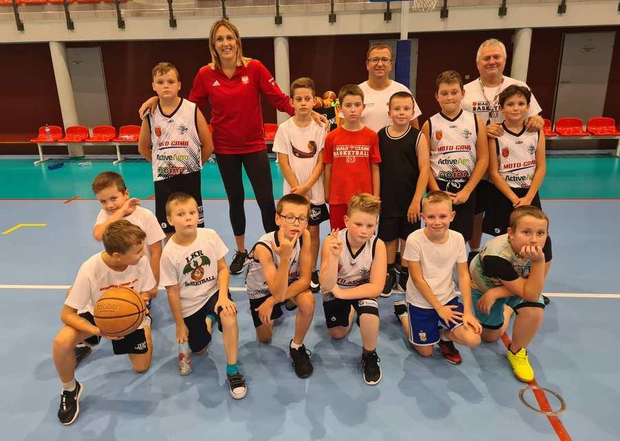 Ewelina Kobryn spotkała się z młodymi kraśnickimi koszykarzami