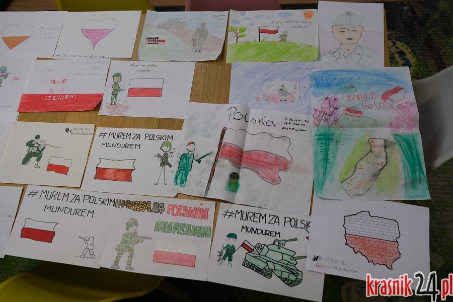 Murem za polskim mundurem. Dziecięce rysunki z Kraśnik pojadą do służb na granicy