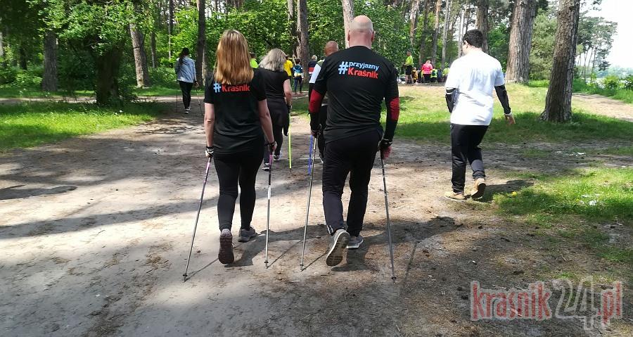 Maszeruj z kijami. Zapraszamy na zajęcia Nordic Walking