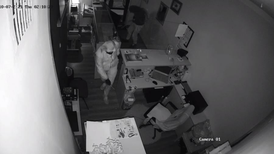 Włamanie do lombardu. Policja udostępnia nagranie