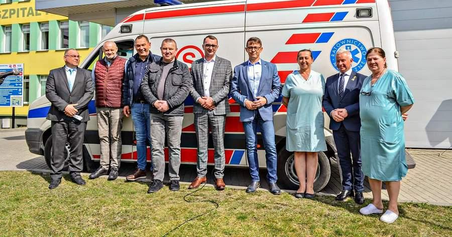 Z Kraśnika na front pojechał ambulans