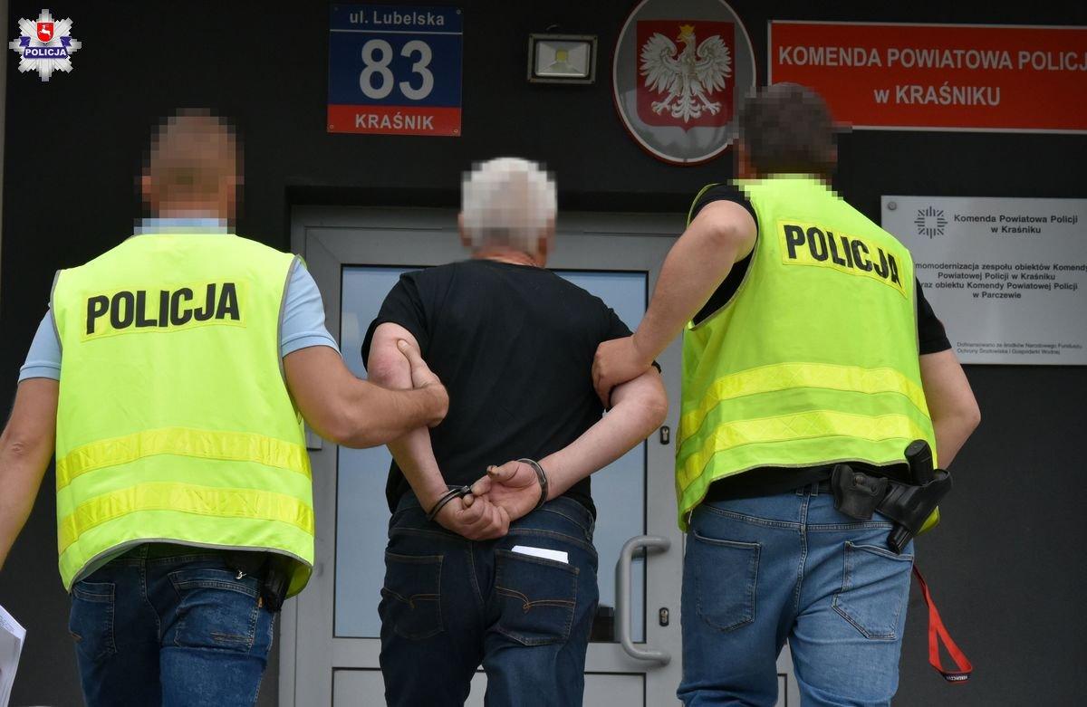 Bił i szarpał swoją matkę. Pomogli jej przypadkowi świadkowie