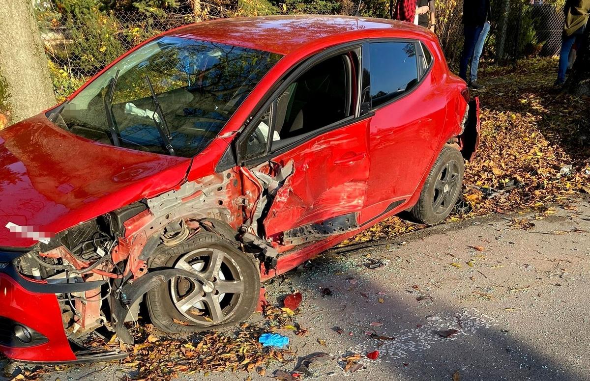 Zjechała na przeciwległy pas, zderzyła się z renault