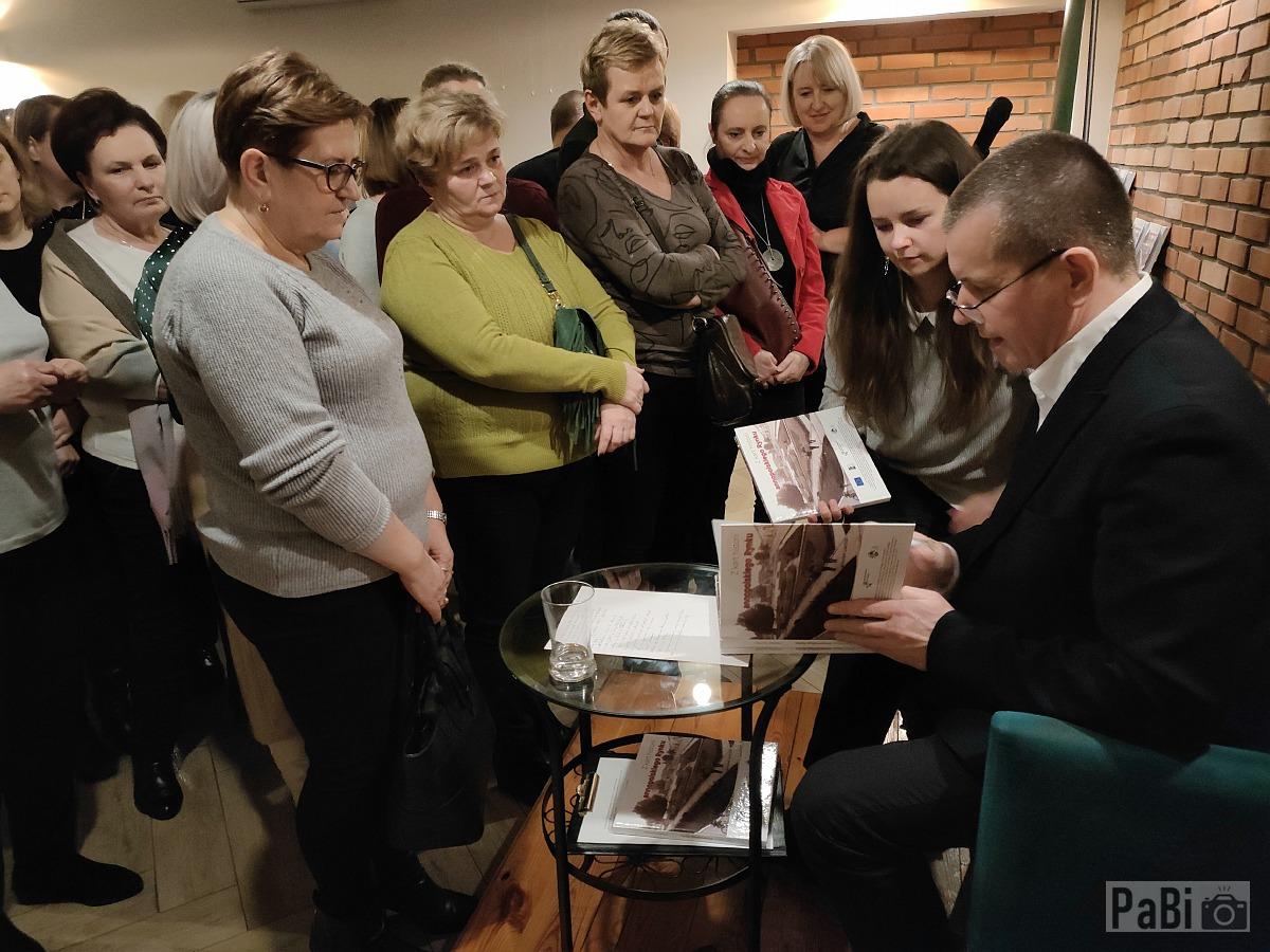 Karty historii annopolskiego rynku odkryte. Pełna sala na prezentacji nowej książki Wiesława Liwińskiego
