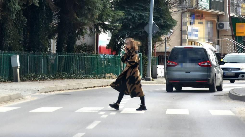 Policjanci sprawdzają czy kraśniczanie 