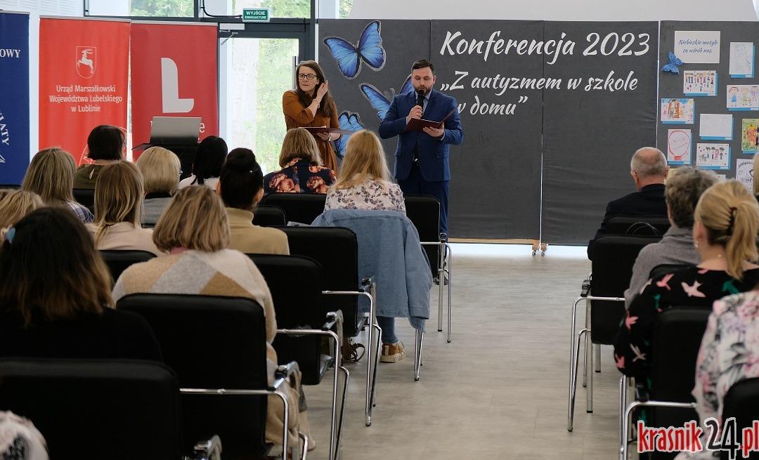 Rozmawiali o autyzmie w domu i w szkole