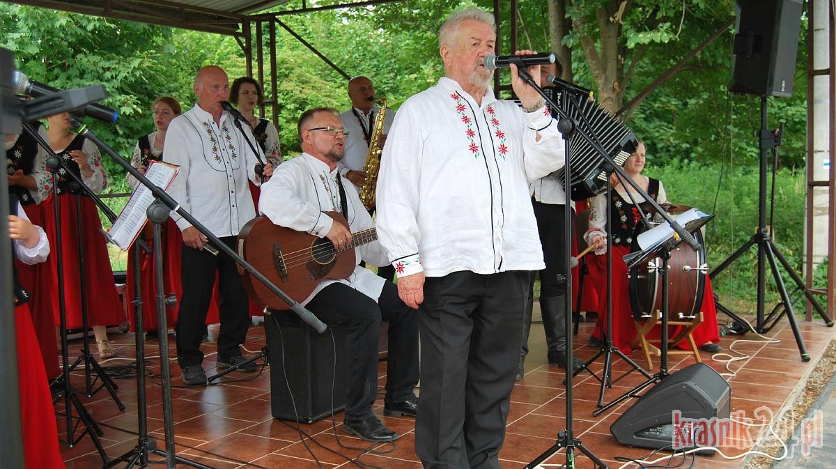 Bliskowice. Koncert zespołu Gieni Dudki uświetnił odsłonięcie pamiątkowej tablicy