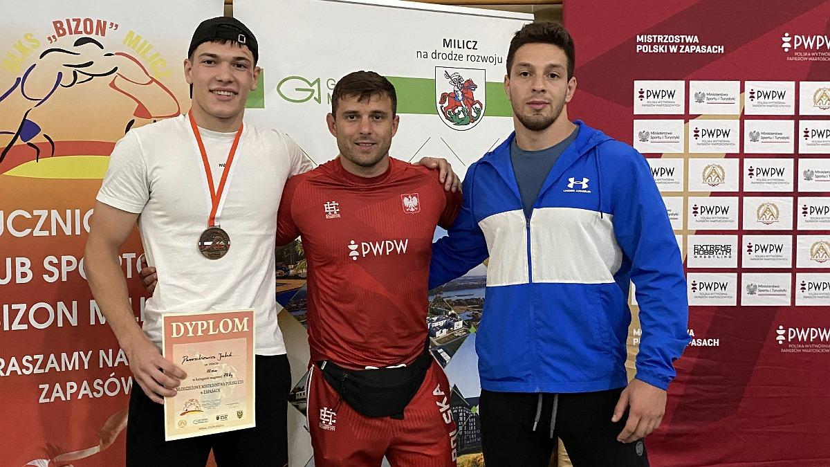 Zapasy. Dwornikiewicz na podium Młodzieżowych Mistrzostw Polski