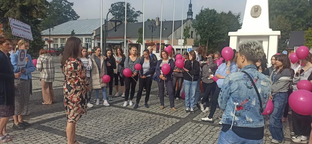Różowe wstążki na ulicach Kraśnika