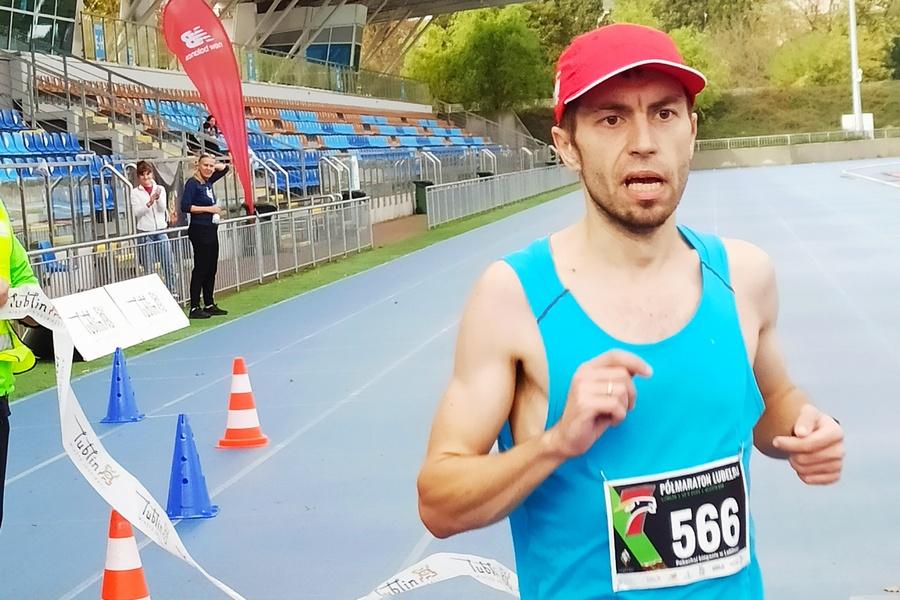 Michał Biały  z SKB zwycięża w 7 Półmaratonie Lubelskim