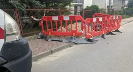 Ludzkie szczątki znalezione pod chodnikiem