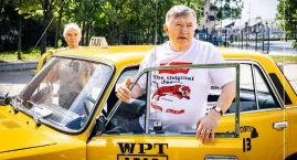 7. Parada Klasyków w Kraśniku. Zabytkowe auta, gwiazdy „Zmienników” i wspólna pomoc dla Marka Machaja