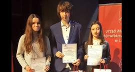 Marszałek wyróżnił najzdolniejszych uczniów. Wśród n&hellip;