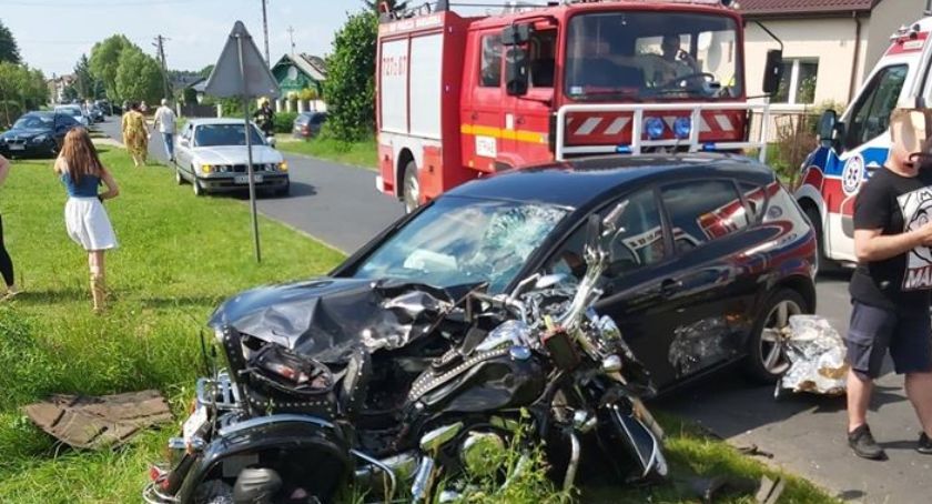 Wypadek w Bartnikach: motocyklista w stanie ciężkim trafił do szpitala 