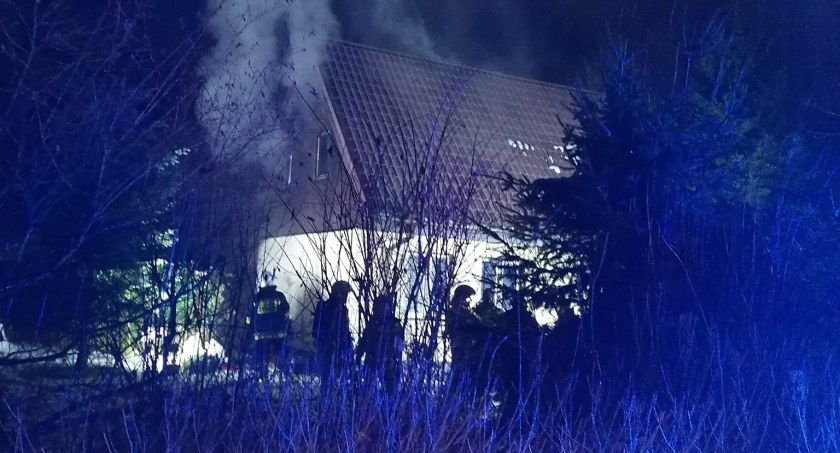 Pożar poddasza w budynku mieszkalnym 